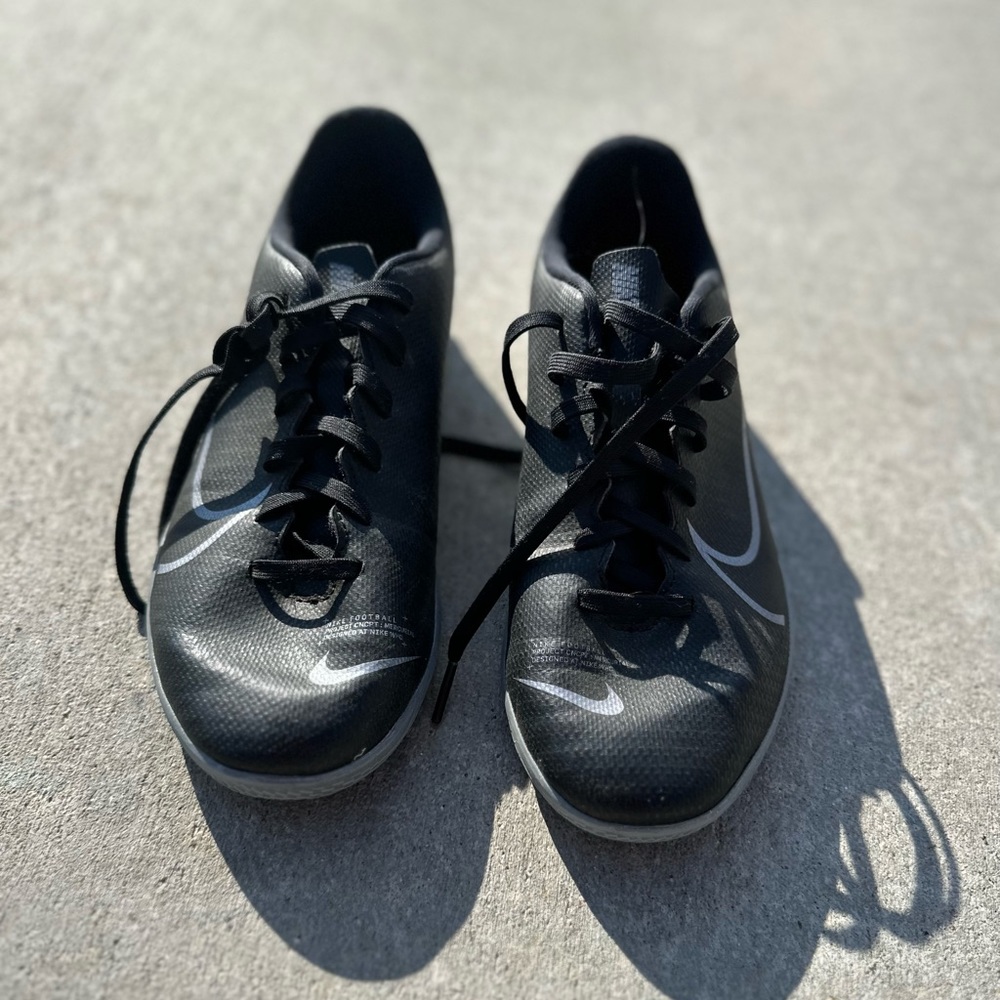 Nike Mercurial Indoor soccer futsal shoes